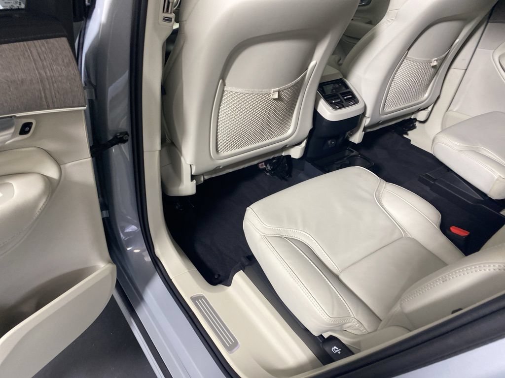 Used 2024 Volvo XC90 B6 Ultimate w/ Protection Package Premier AWD/4WD image 28
