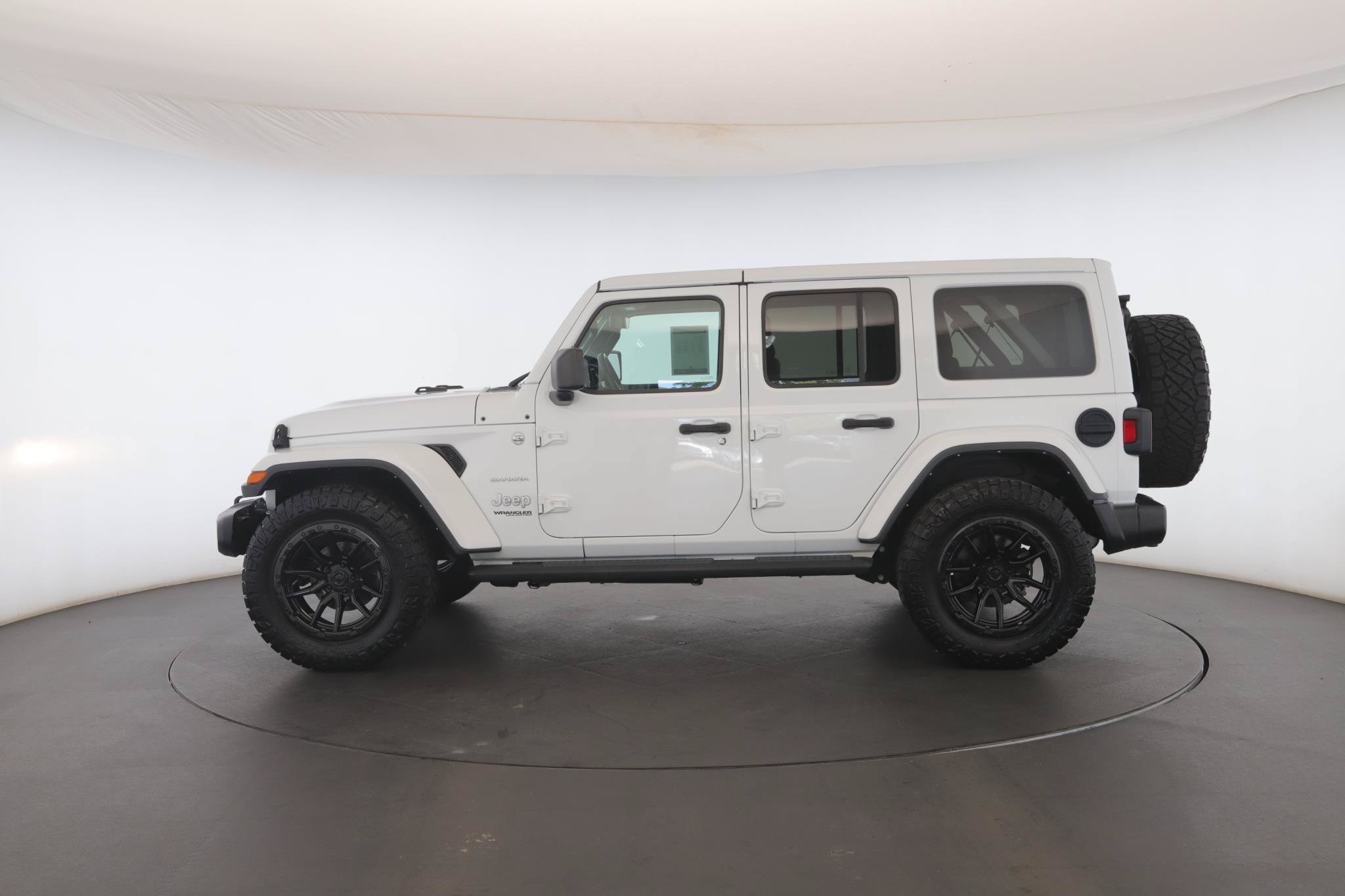 Used 2022 Jeep Wrangler Unlimited Sahara w/ Cold Weather Group AWD/4WD image 19