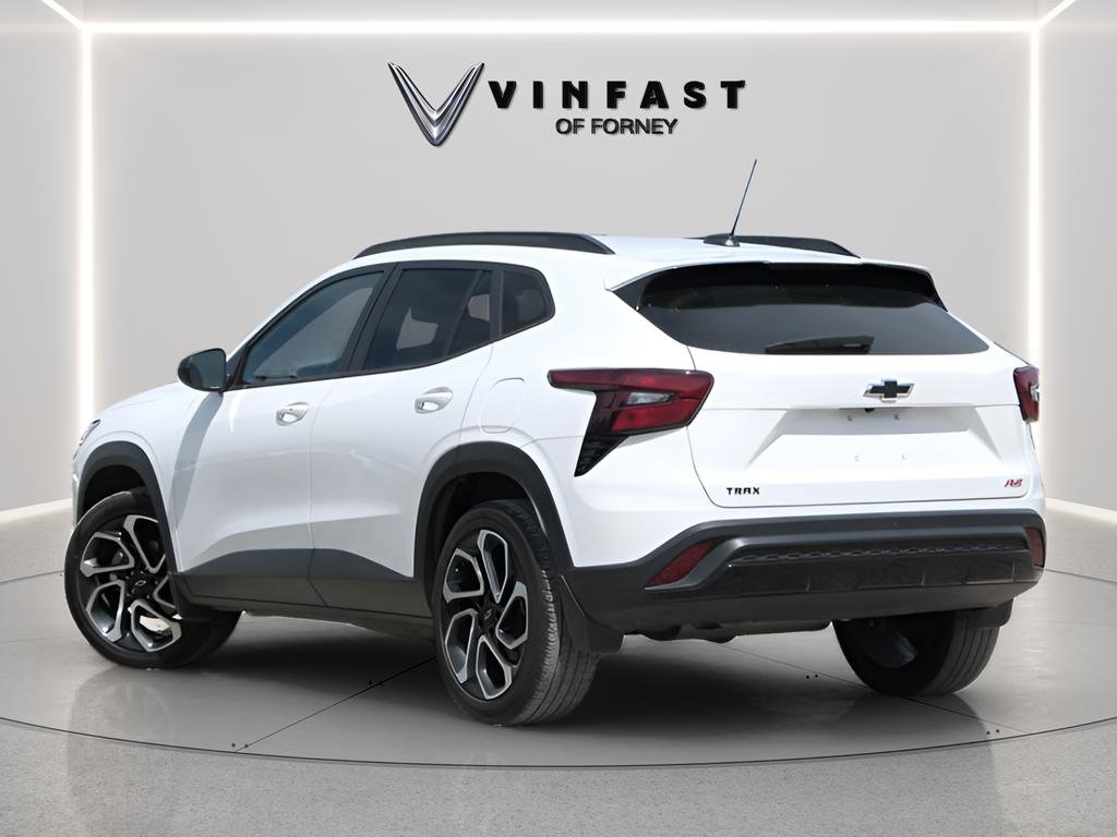 Used 2025 Chevrolet Trax RS w/ Sunroof Package image 2