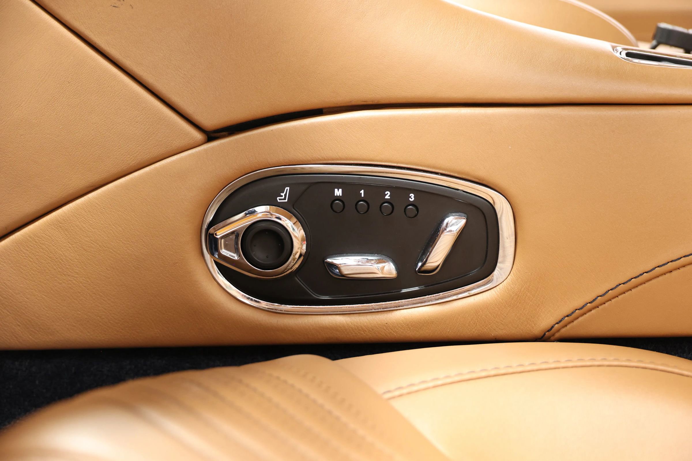 Used 2017 Aston Martin DB11 V12 image 17