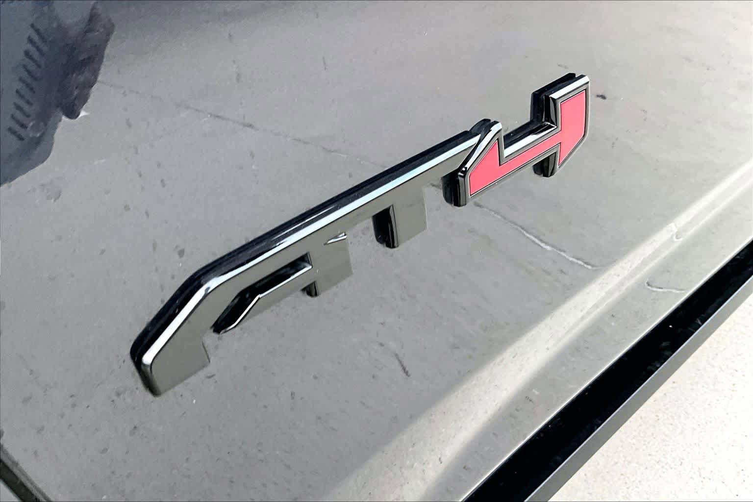 Used 2025 GMC Yukon AT4 Ultimate w/ LPO, Floor Liner Package AWD/4WD image 14