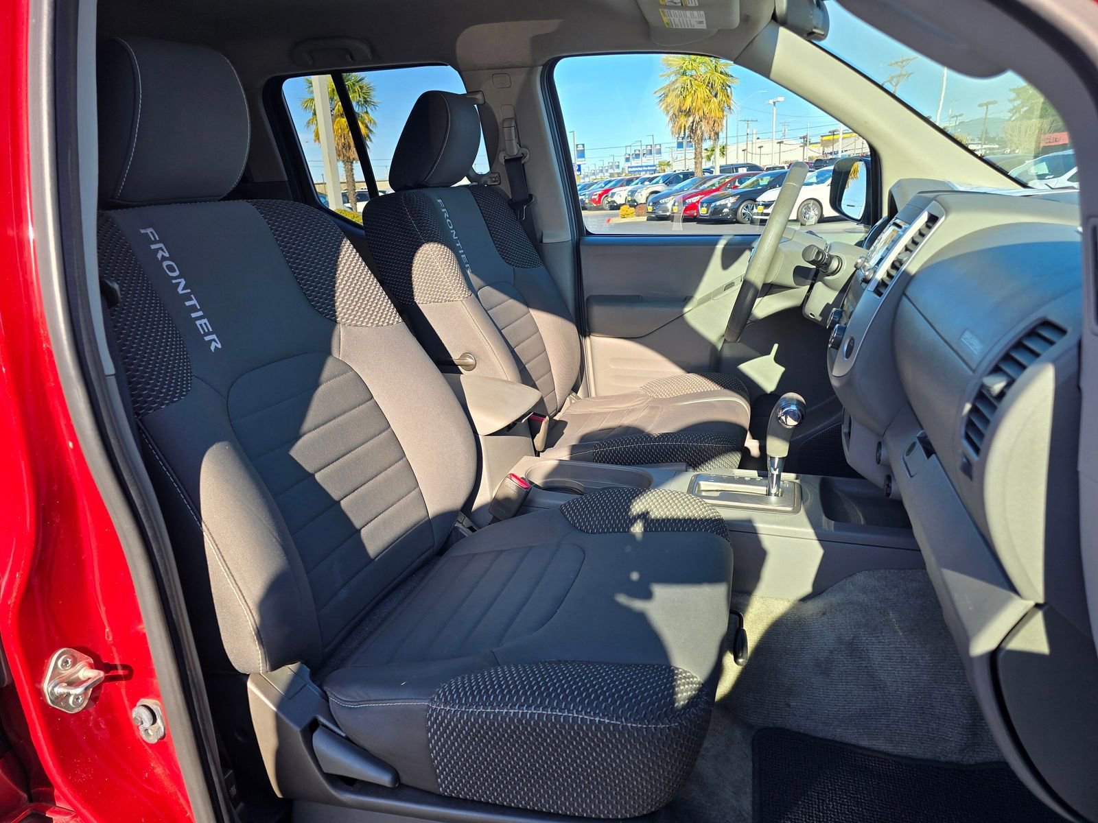 Used 2018 Nissan Frontier SV image 29