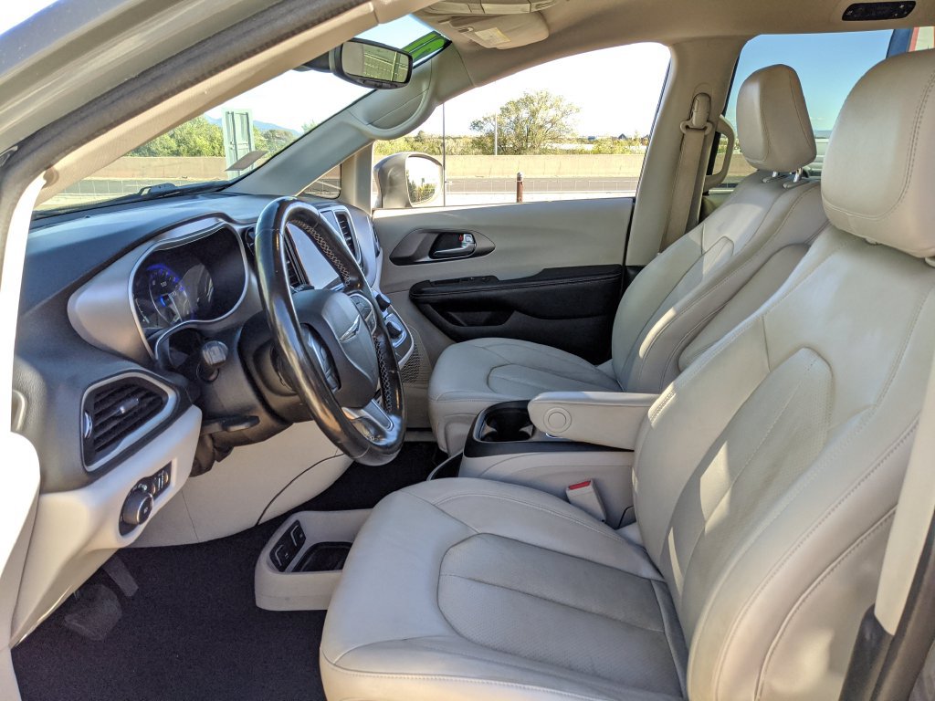Used 2021 Chrysler Pacifica Touring-L FWD image 14