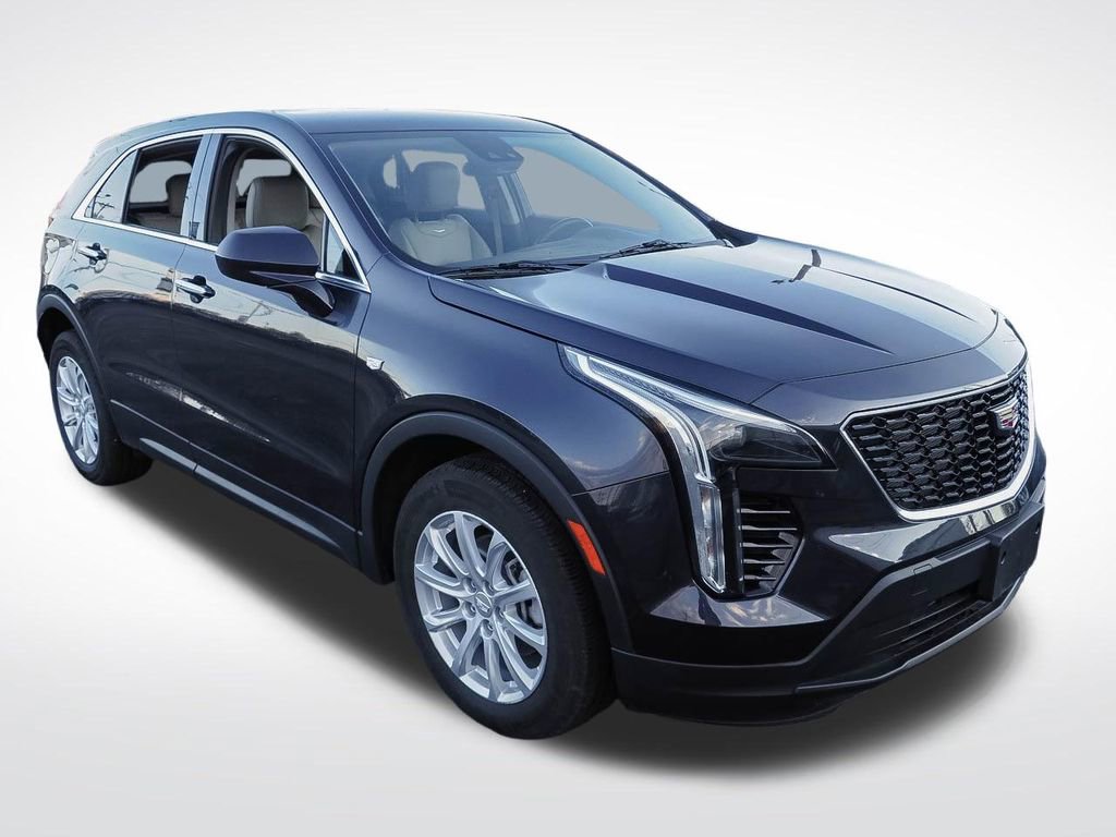 Used 2023 Cadillac XT4 Luxury w/ Cold Weather Package image 3