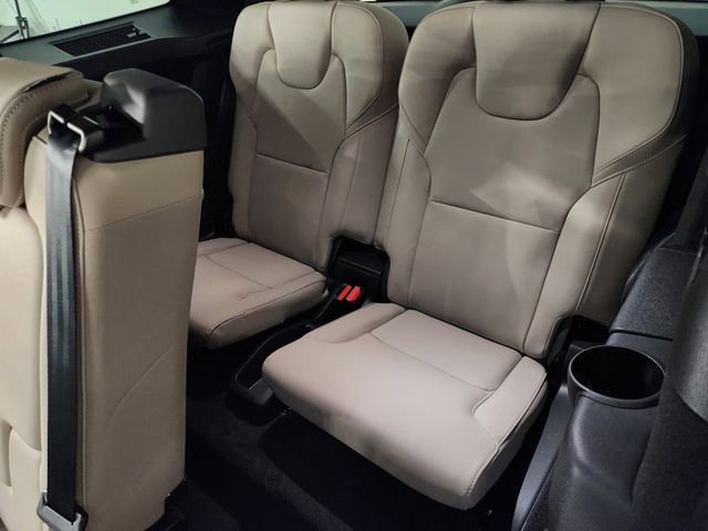 New 2026 Volvo XC90 B6 Plus w/ Protection Package Premier image 32