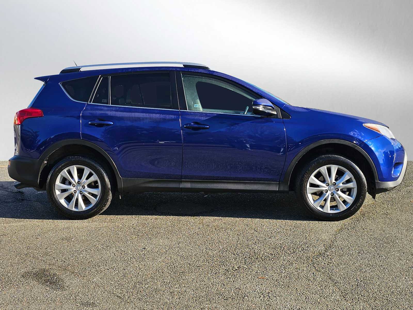 Used 2015 Toyota RAV4 Limited image 2
