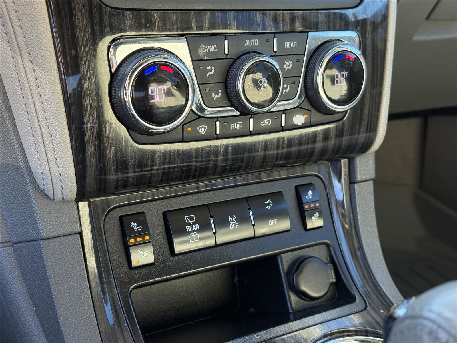 Used 2014 Chevrolet Traverse LT image 25