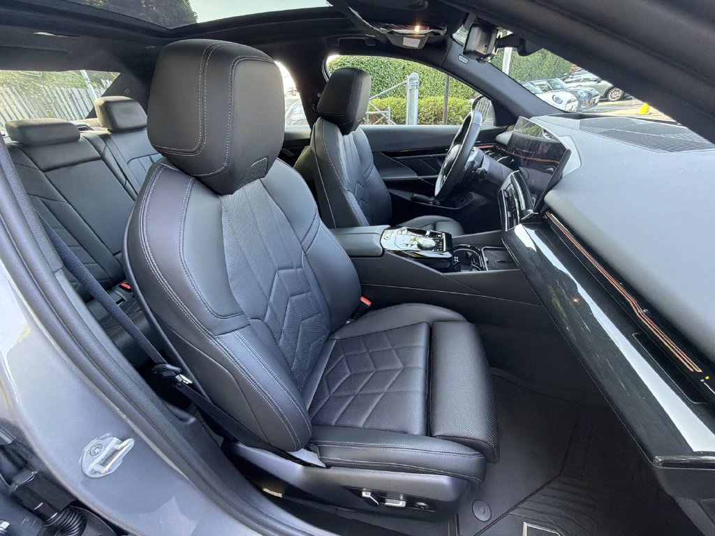 Used 2026 BMW 530i xDrive w/ Premium Package AWD/4WD image 22