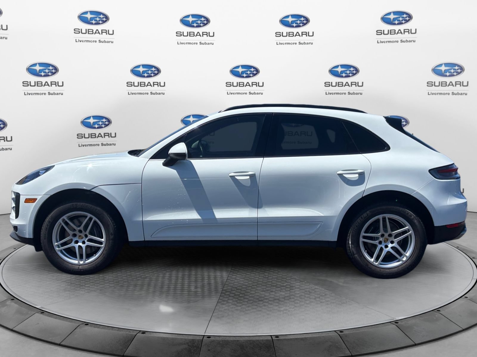 Used 2021 Porsche Macan AWD/4WD image 2