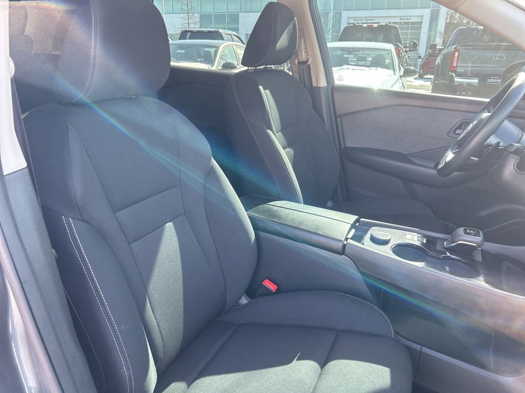 Used 2023 Nissan Rogue S image 28