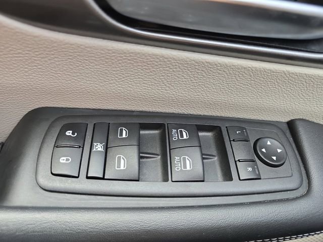 Used 2023 Chrysler Pacifica Touring-L FWD image 30