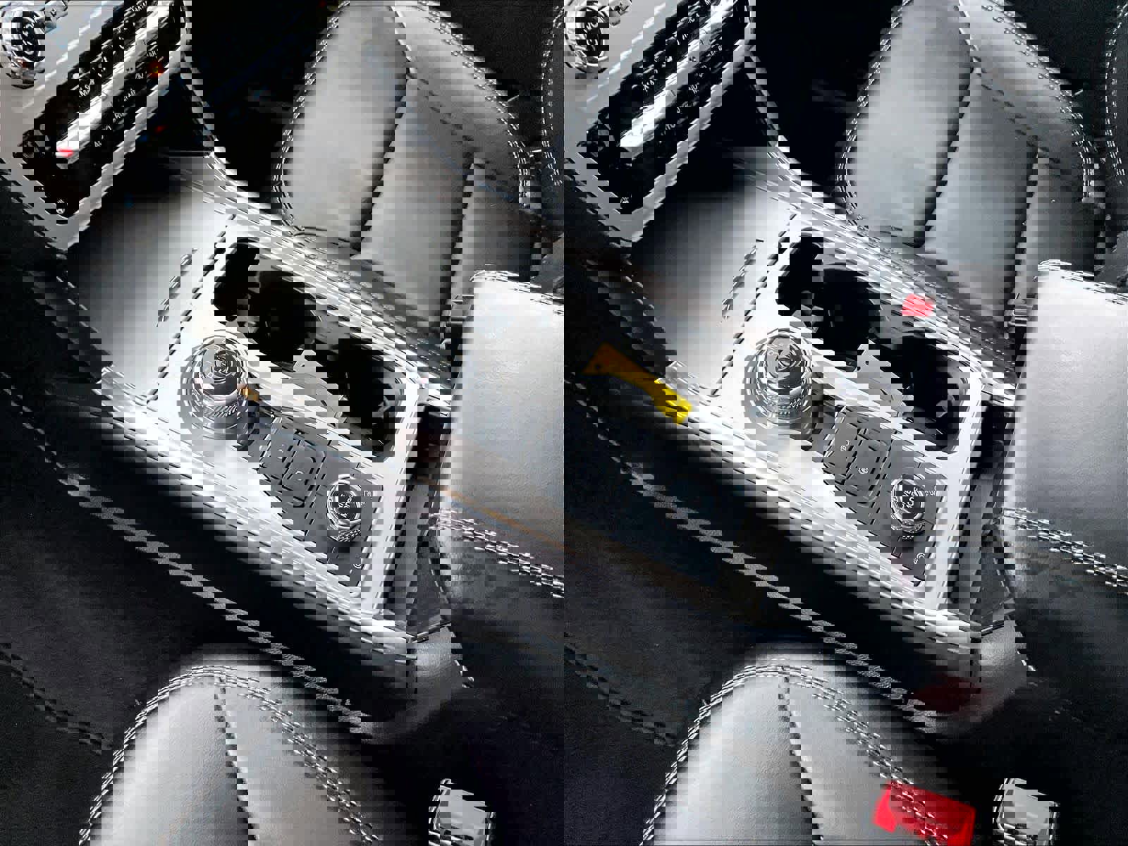 Used 2022 Ford Explorer XLT w/ Equipment Group 202A image 21