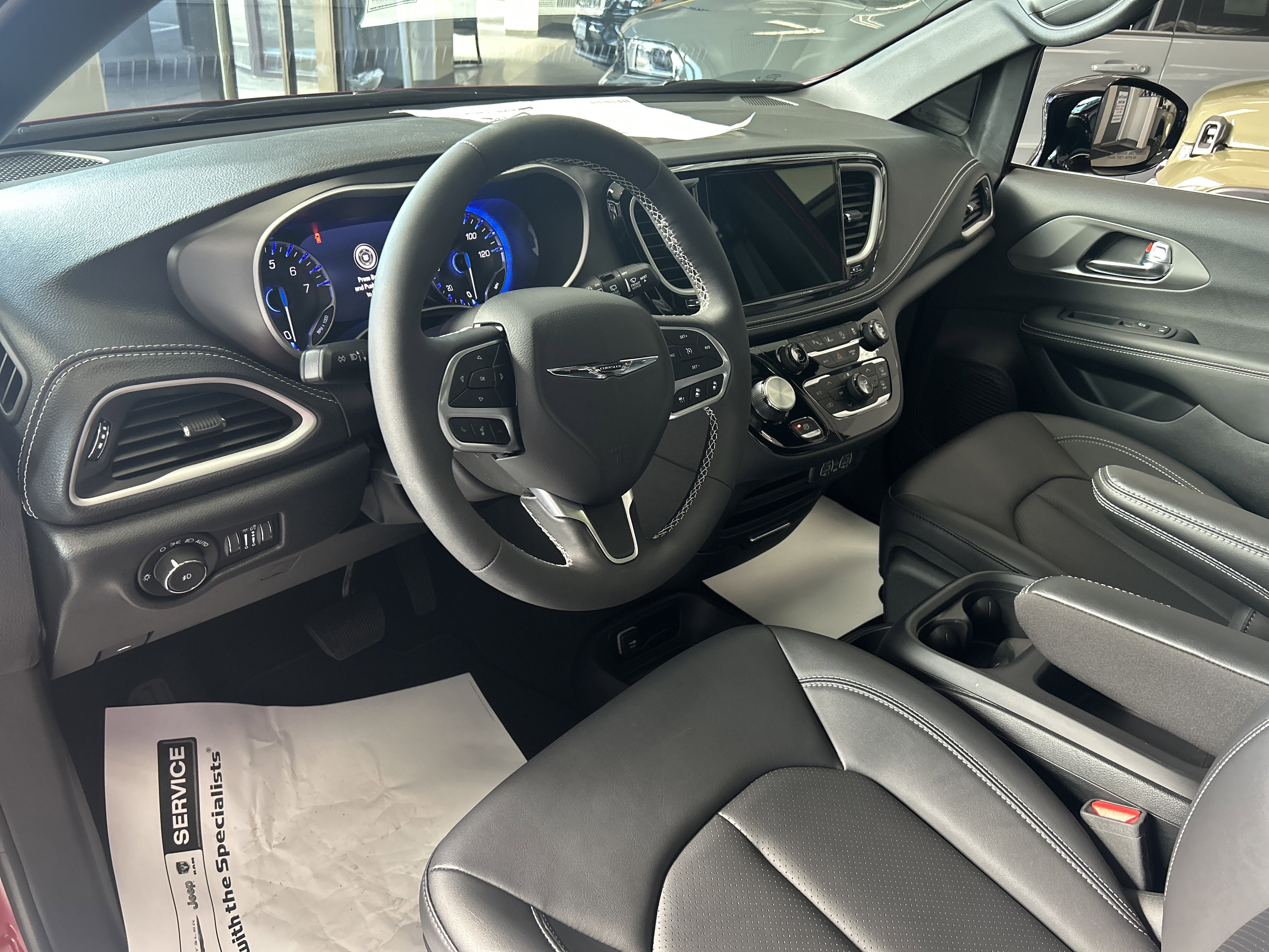 New 2025 Chrysler Pacifica Select FWD image 6