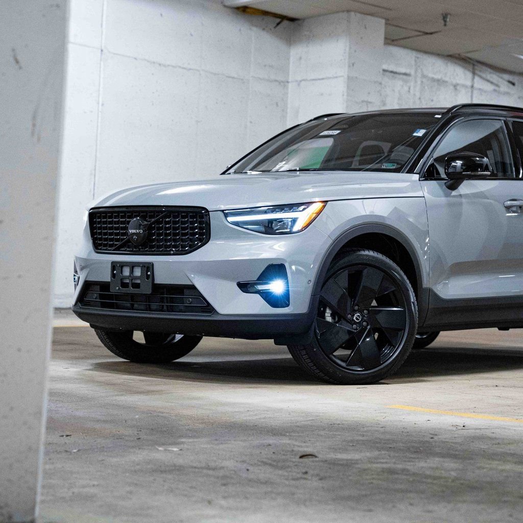 New 2026 Volvo XC40 B5 Ultra w/ Protection Package Premier image 2