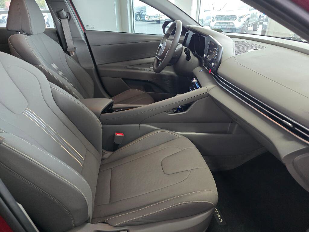 Used 2023 Hyundai Elantra Blue FWD image 42