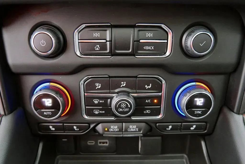 Used 2023 Chevrolet Suburban RST w/ Luxury Package AWD/4WD image 30