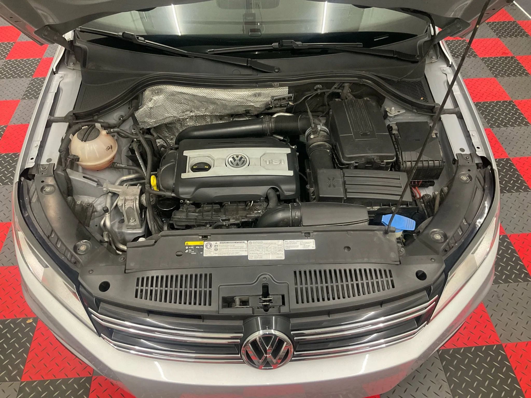 Used 2017 Volkswagen Tiguan S image 7