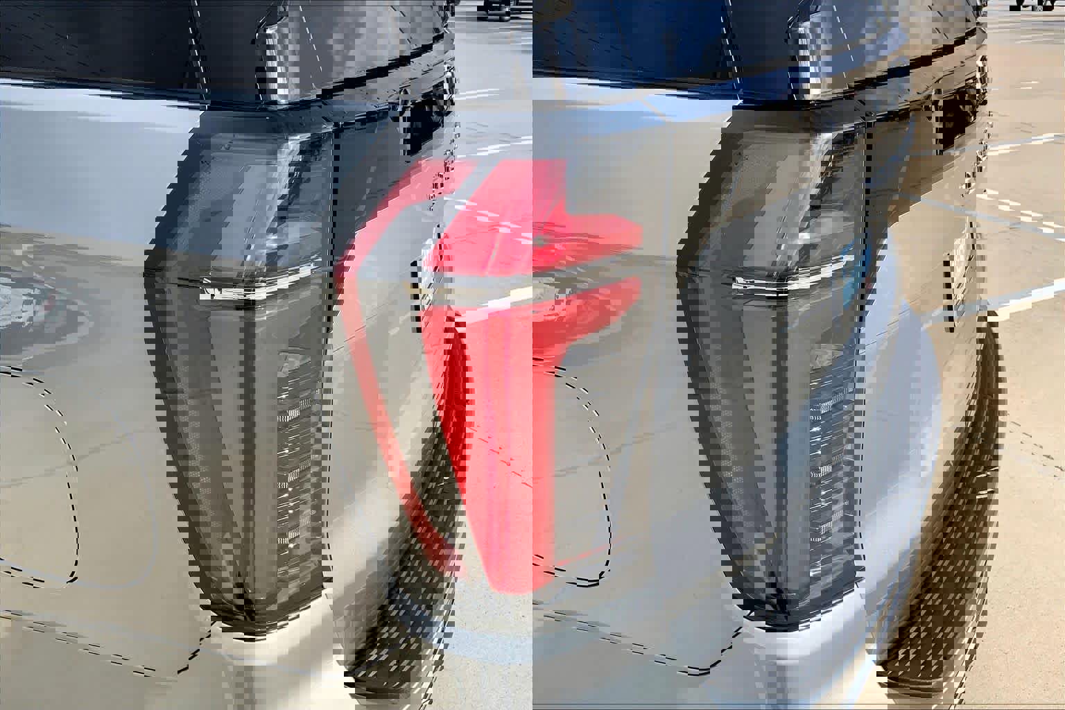 Used 2026 Chevrolet Suburban LS image 51