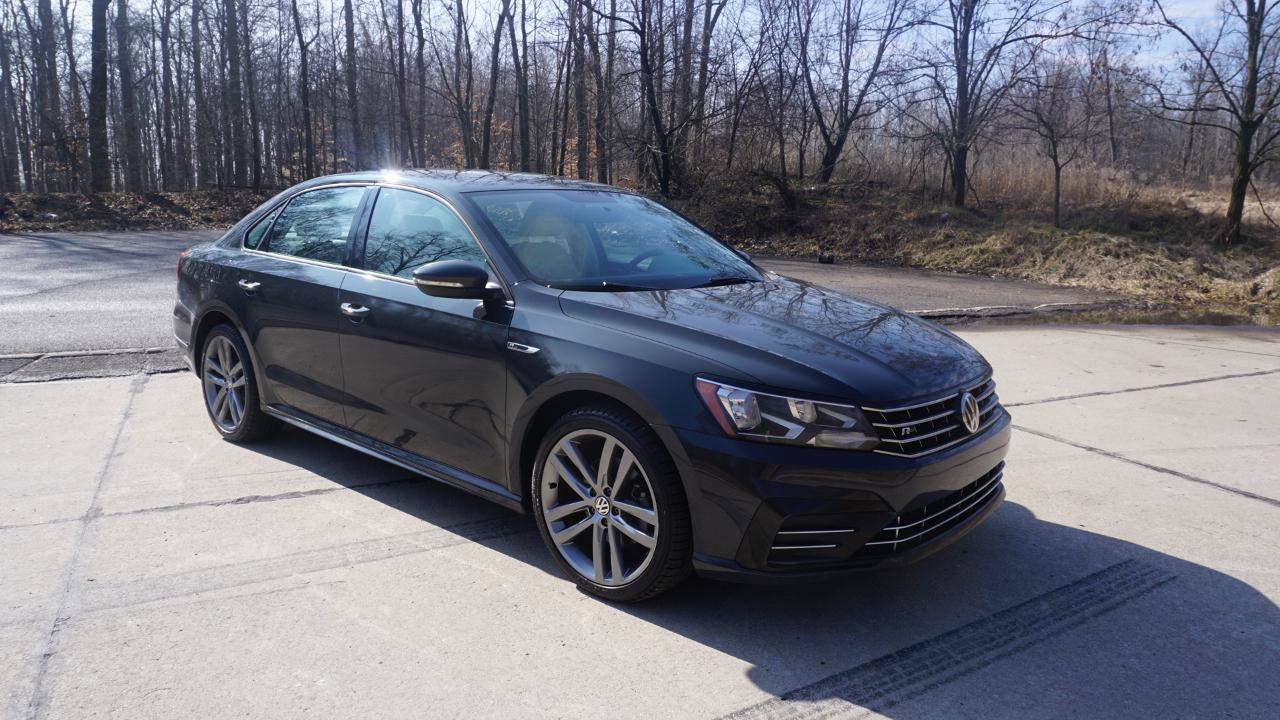 Used 2018 Volkswagen Passat 2.0T R-Line FWD image 1