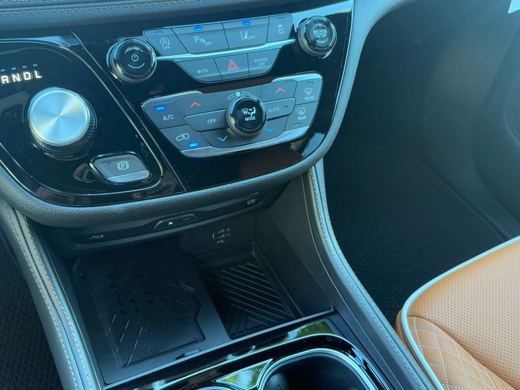 New 2026 Chrysler Pacifica Pinnacle image 16