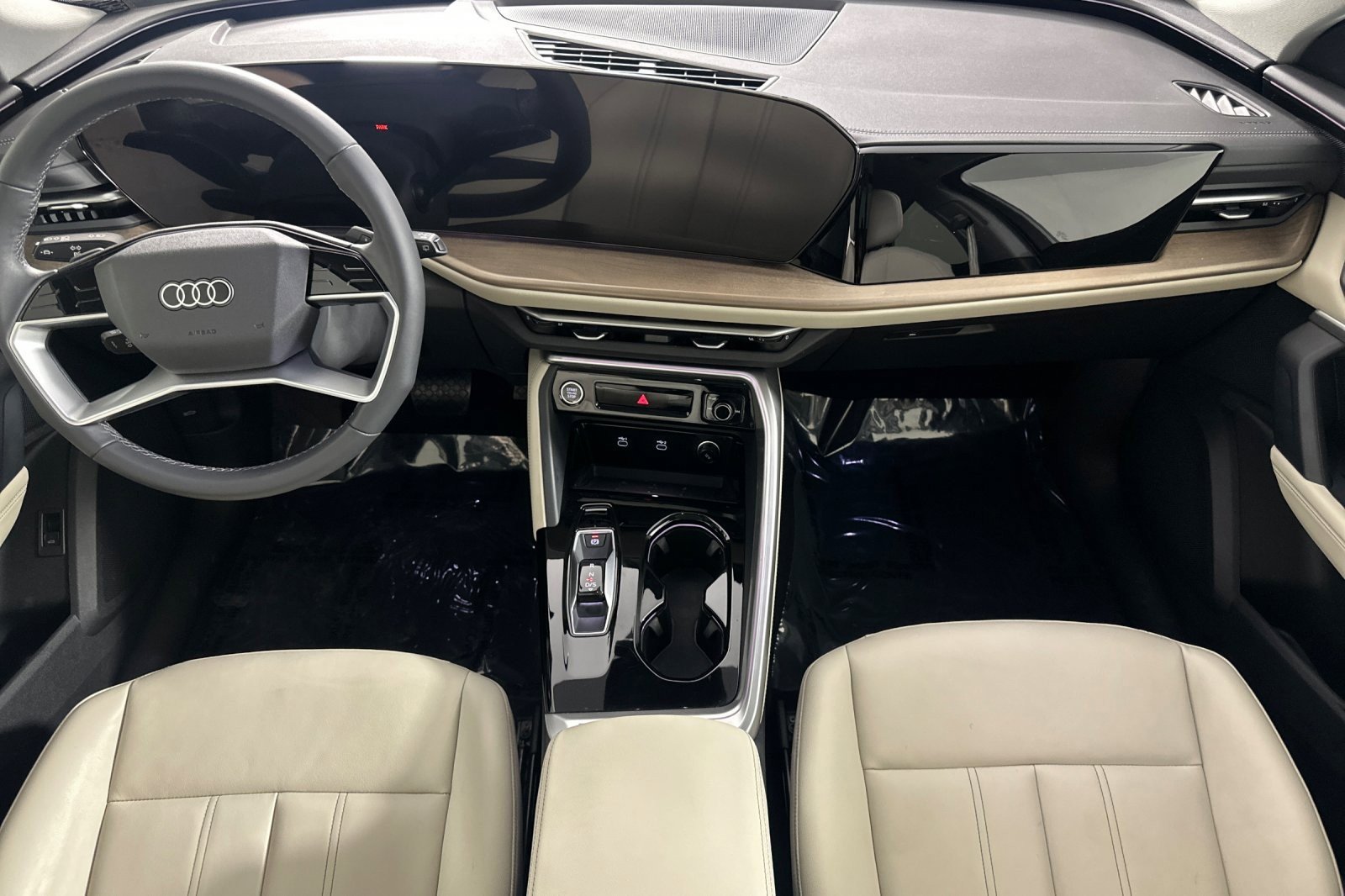 Used 2025 Audi Q5 Premium w/ Convenience Package image 12