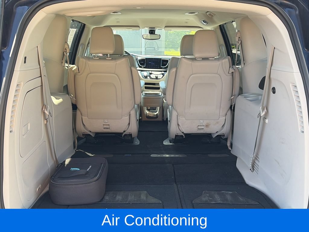 Used 2018 Chrysler Pacifica Touring-L FWD image 8