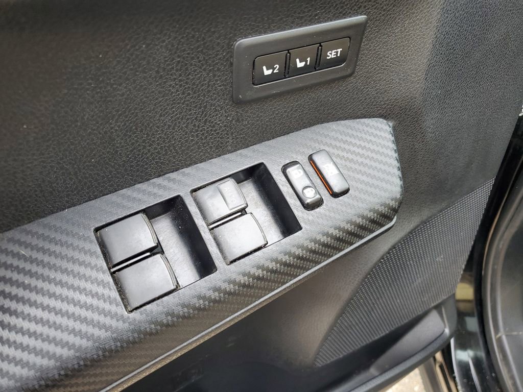 Used 2015 Toyota RAV4 Limited image 24