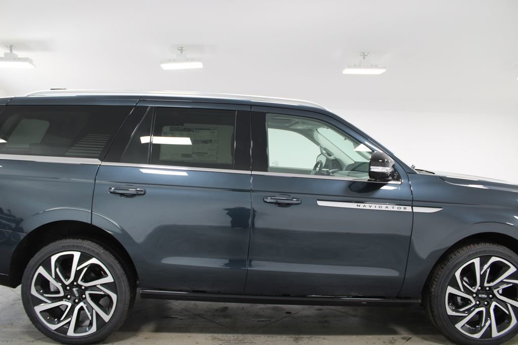 New 2026 Lincoln Navigator Reserve AWD/4WD image 10