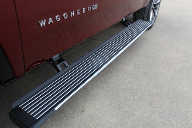 Used 2025 Jeep Wagoneer Series III w/ Premium Group I image 9