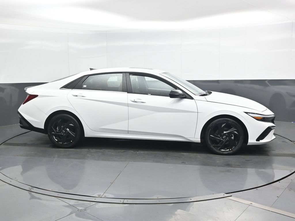 New 2026 Hyundai Elantra SEL Sport Premium FWD image 3