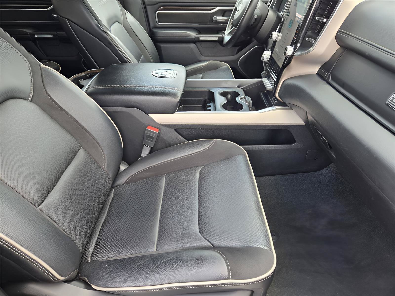 Used 2022 RAM 1500 Laramie AWD/4WD image 11