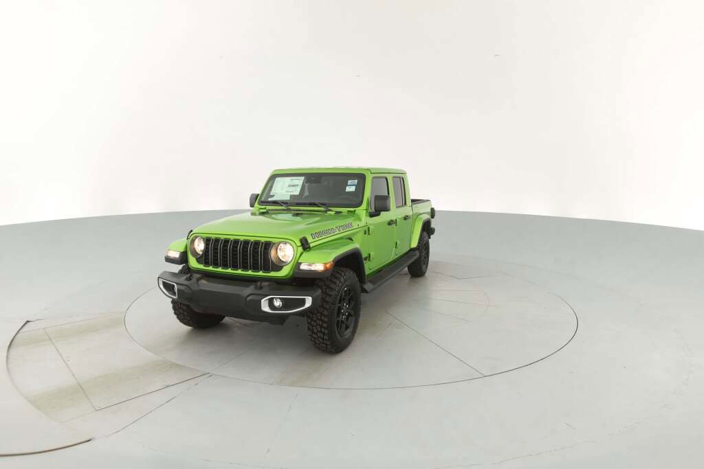 New 2025 Jeep Gladiator Sport image 3