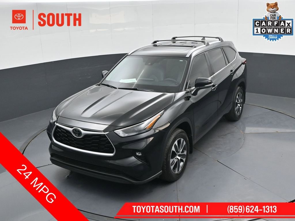 Used 2024 Toyota Highlander XLE AWD/4WD image 46