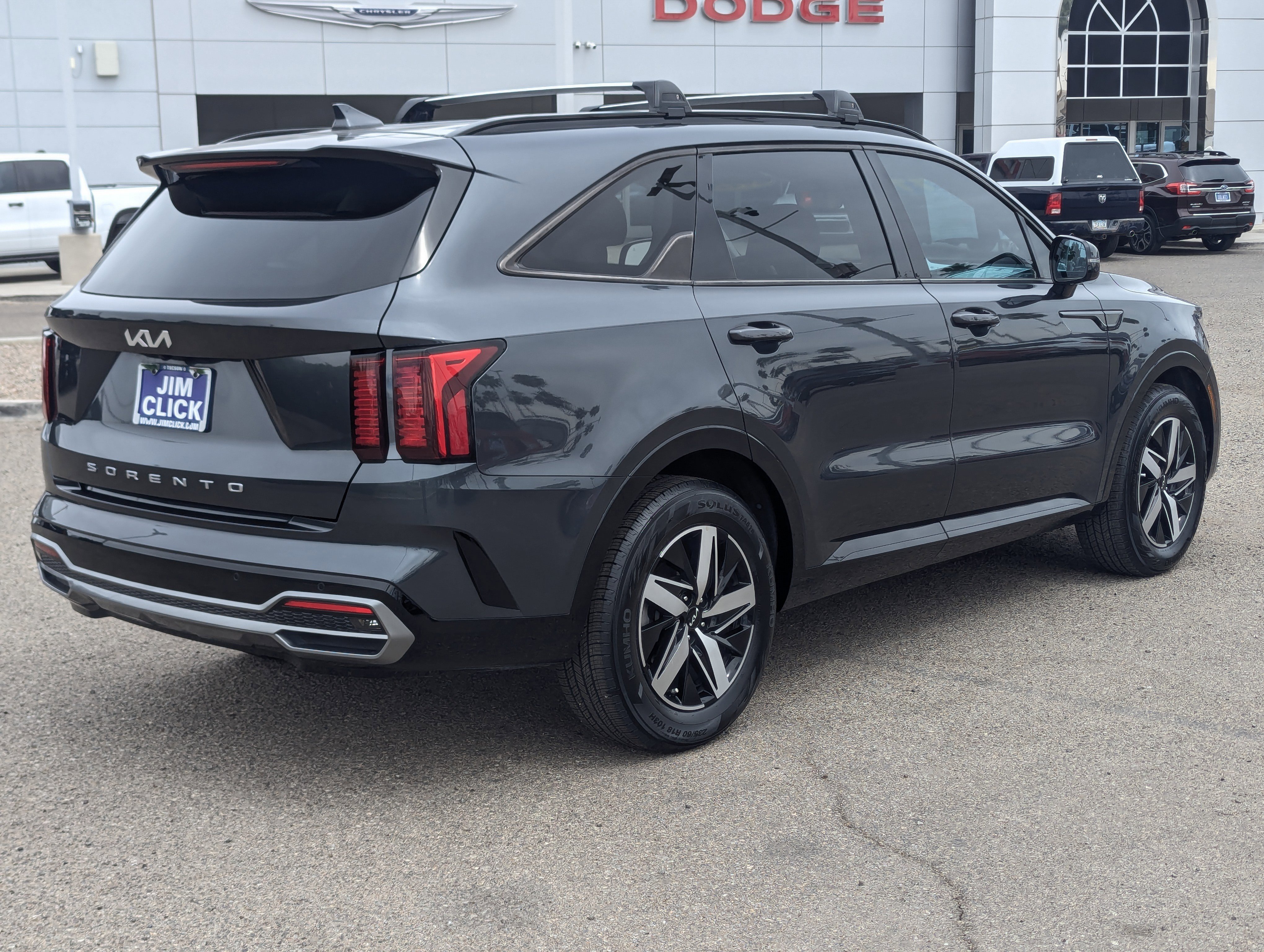 Used 2022 Kia Sorento S image 2
