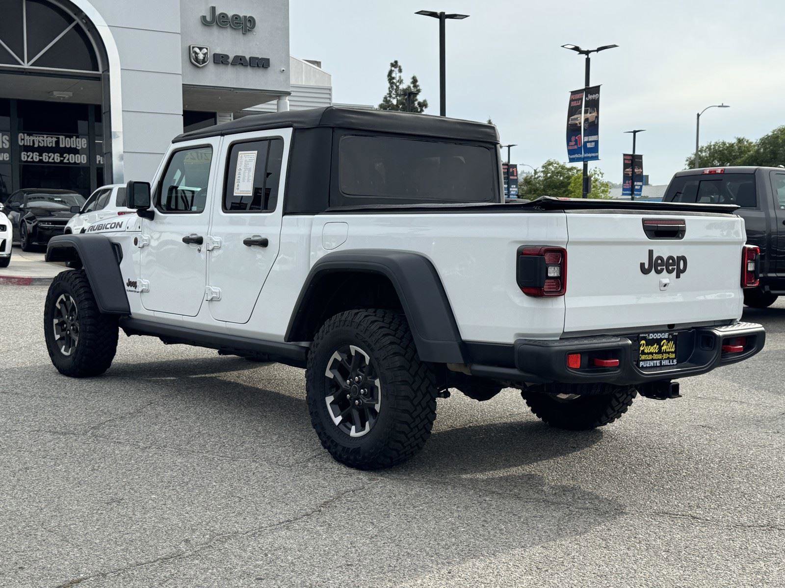 Certified 2025 Jeep Gladiator Rubicon w/ Convenience Group AWD/4WD image 6
