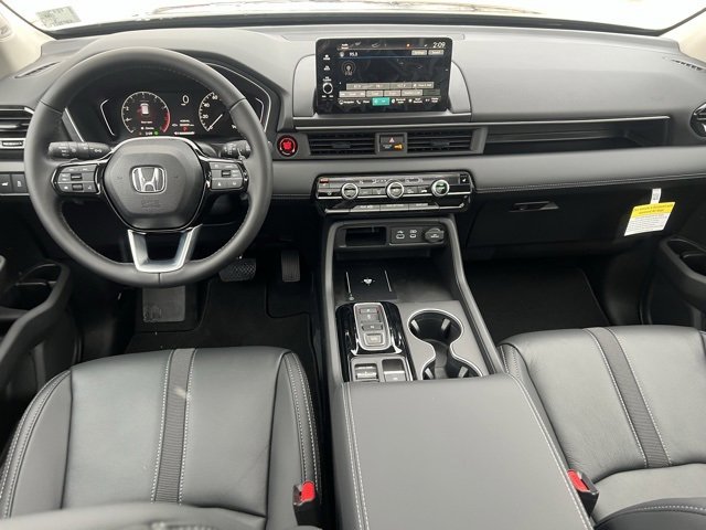 New 2025 Honda Pilot Touring image 13