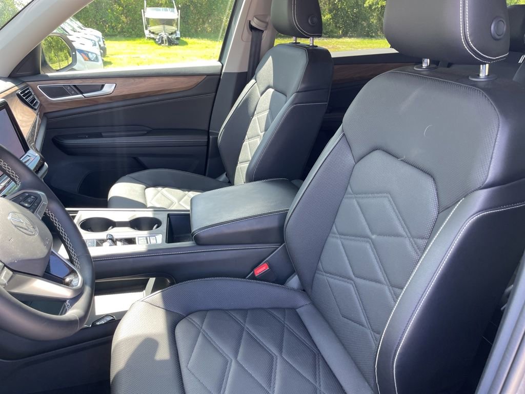 Used 2024 Volkswagen Atlas SE FWD image 11