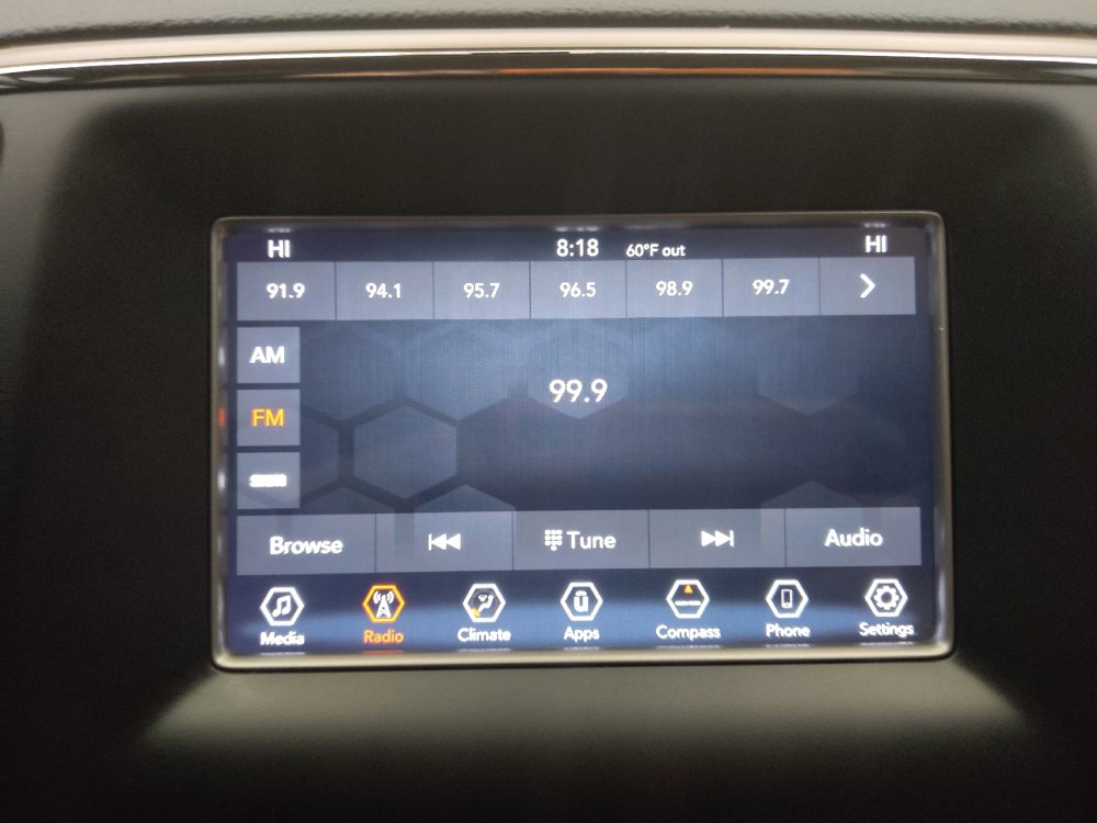 Used 2019 Jeep Grand Cherokee Laredo image 25