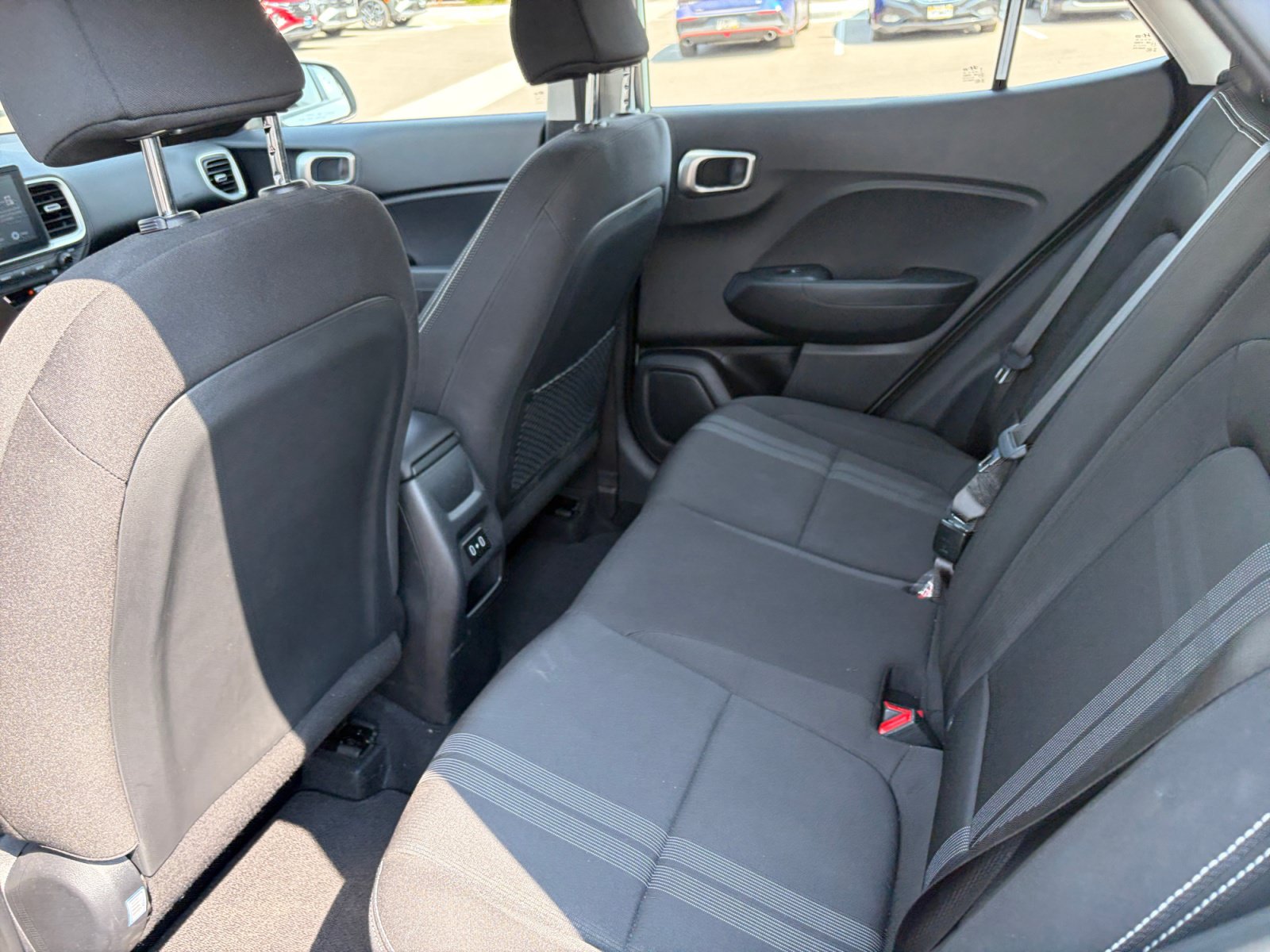 Certified 2025 Hyundai Venue SEL FWD image 17