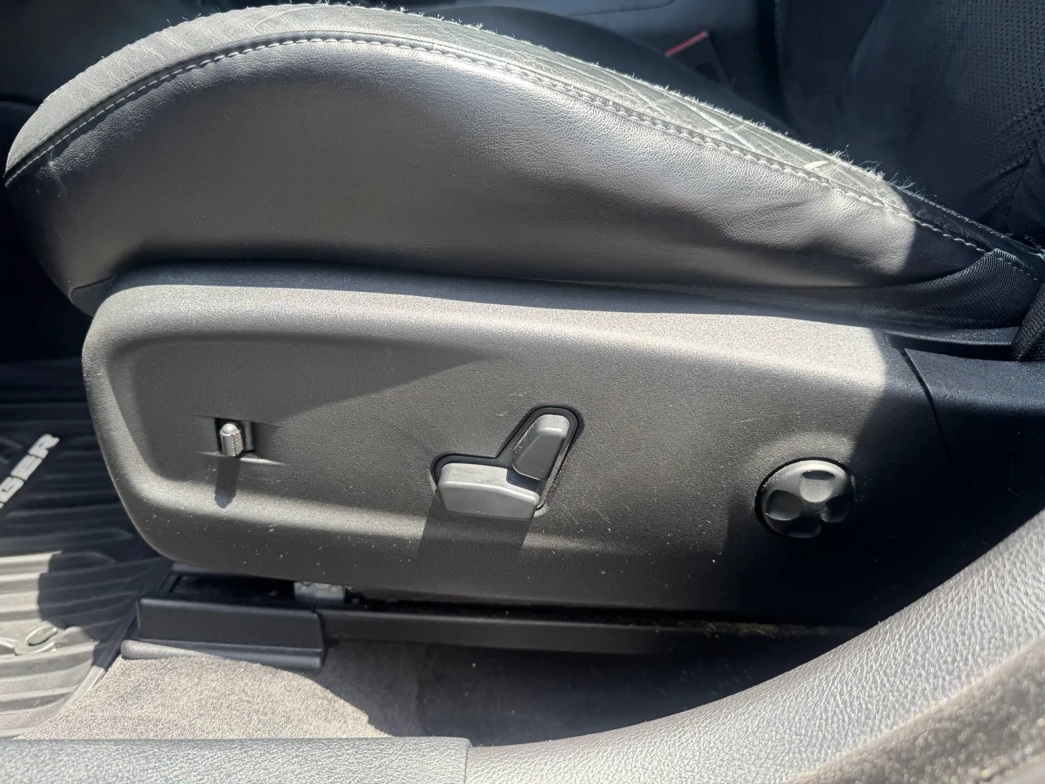 Used 2015 Dodge Charger R/T RWD image 37