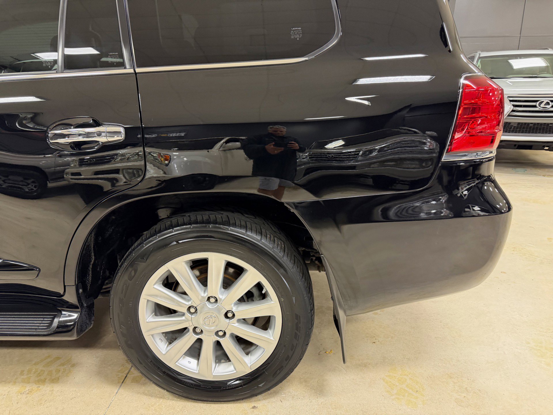 Used 2010 Lexus LX 570 4WD image 15