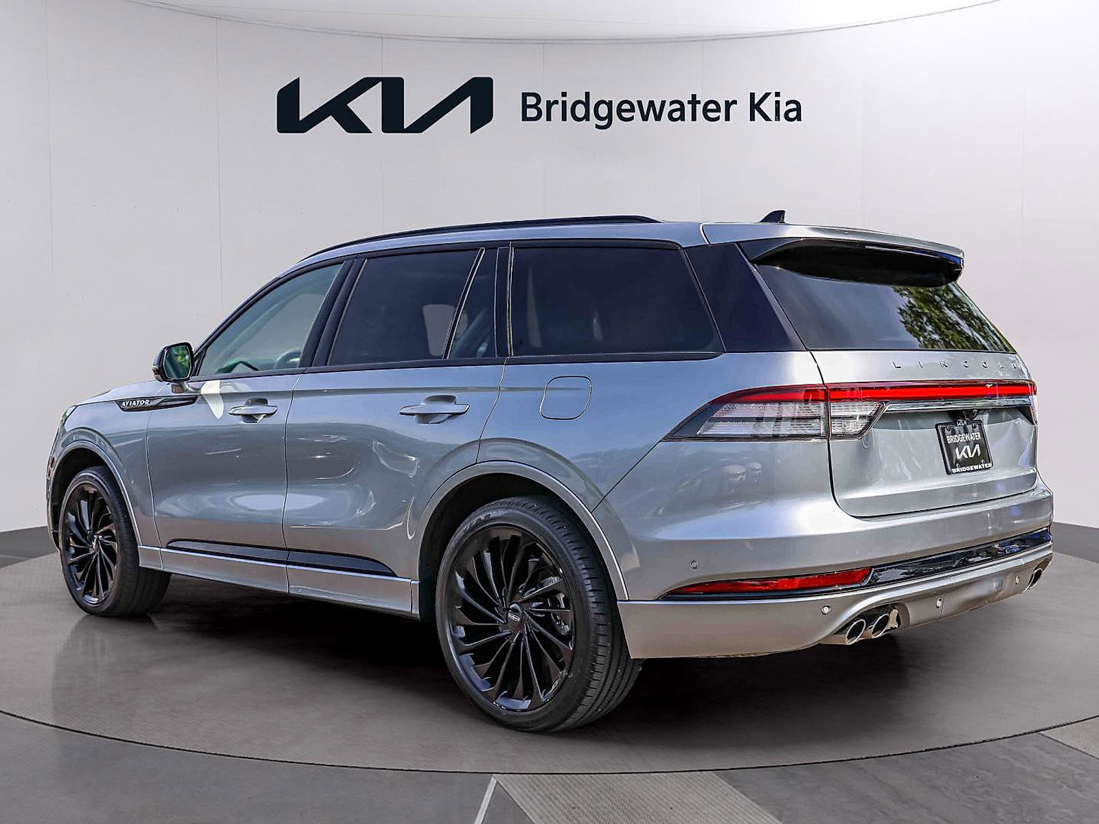 Used 2023 Lincoln Aviator Reserve w/ Jet Package AWD/4WD image 4
