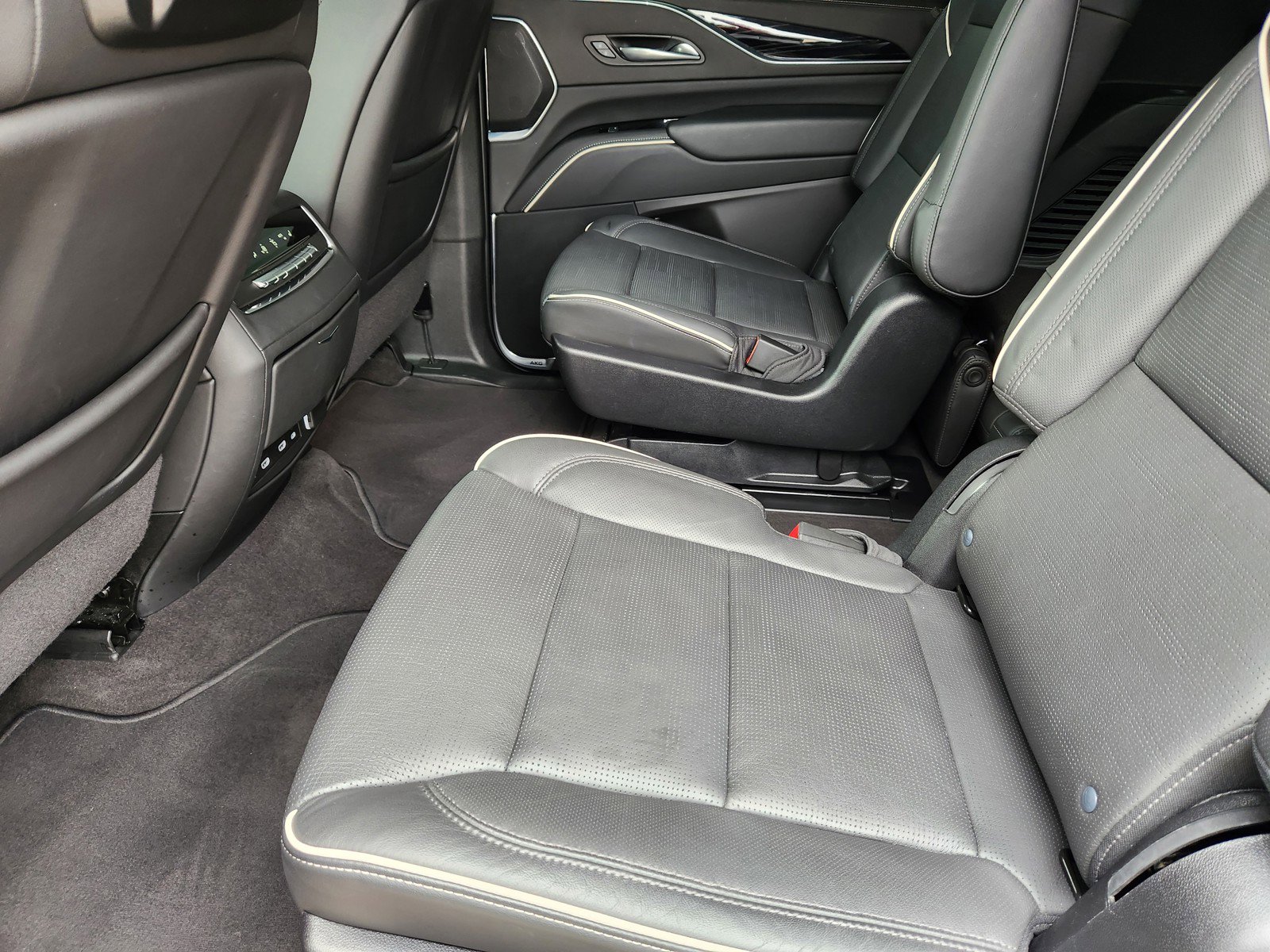 Certified 2024 Cadillac Escalade Sport w/ LPO, ONYX Package image 14