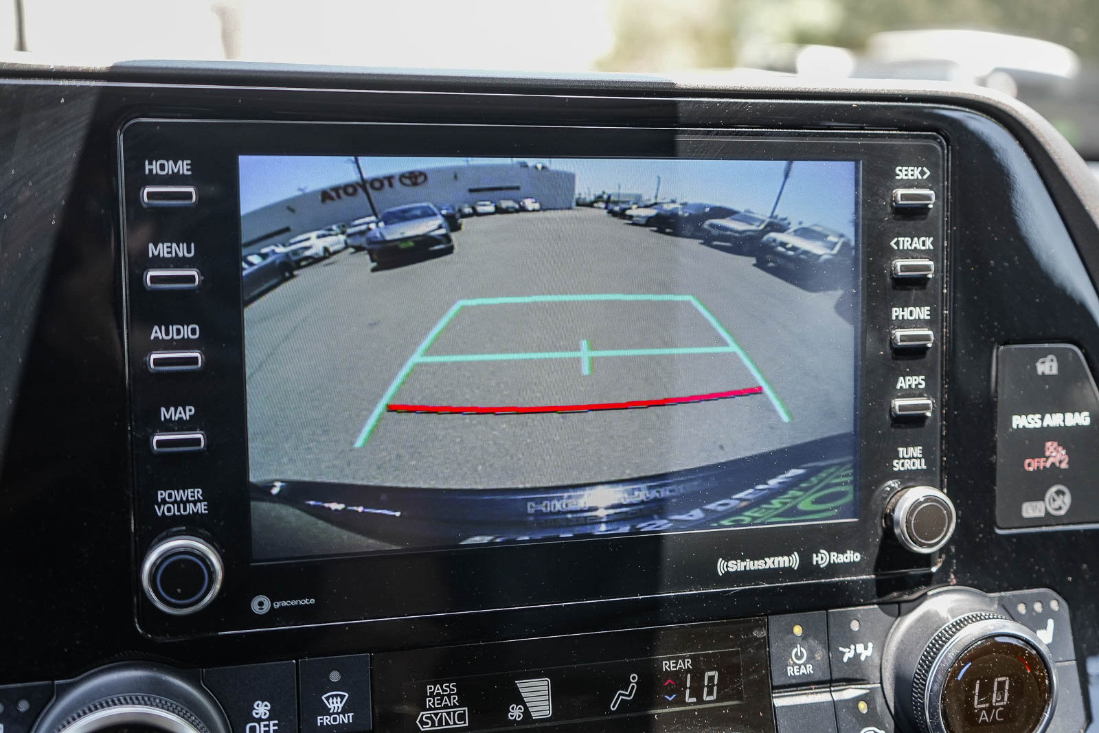 Used 2022 Toyota Highlander XLE FWD image 24