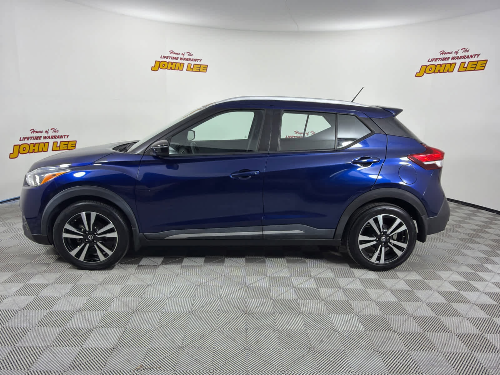 Used 2019 Nissan Kicks SR w/ SR Premium Package FWD image 2