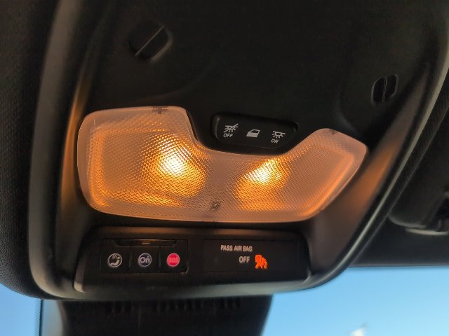 Used 2023 Chevrolet Colorado Trail Boss w/ Technology Package AWD/4WD image 32