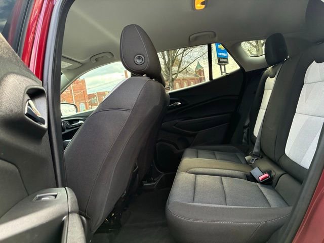 Used 2024 Chevrolet Trax LS w/ LS Convenience Package FWD image 17