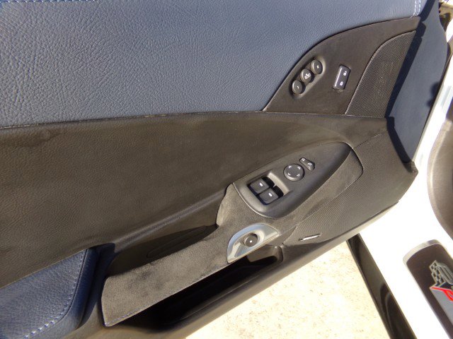 Used 2013 Chevrolet Corvette Z06 w/ 3LZ Preferred Equipment Group RWD image 16