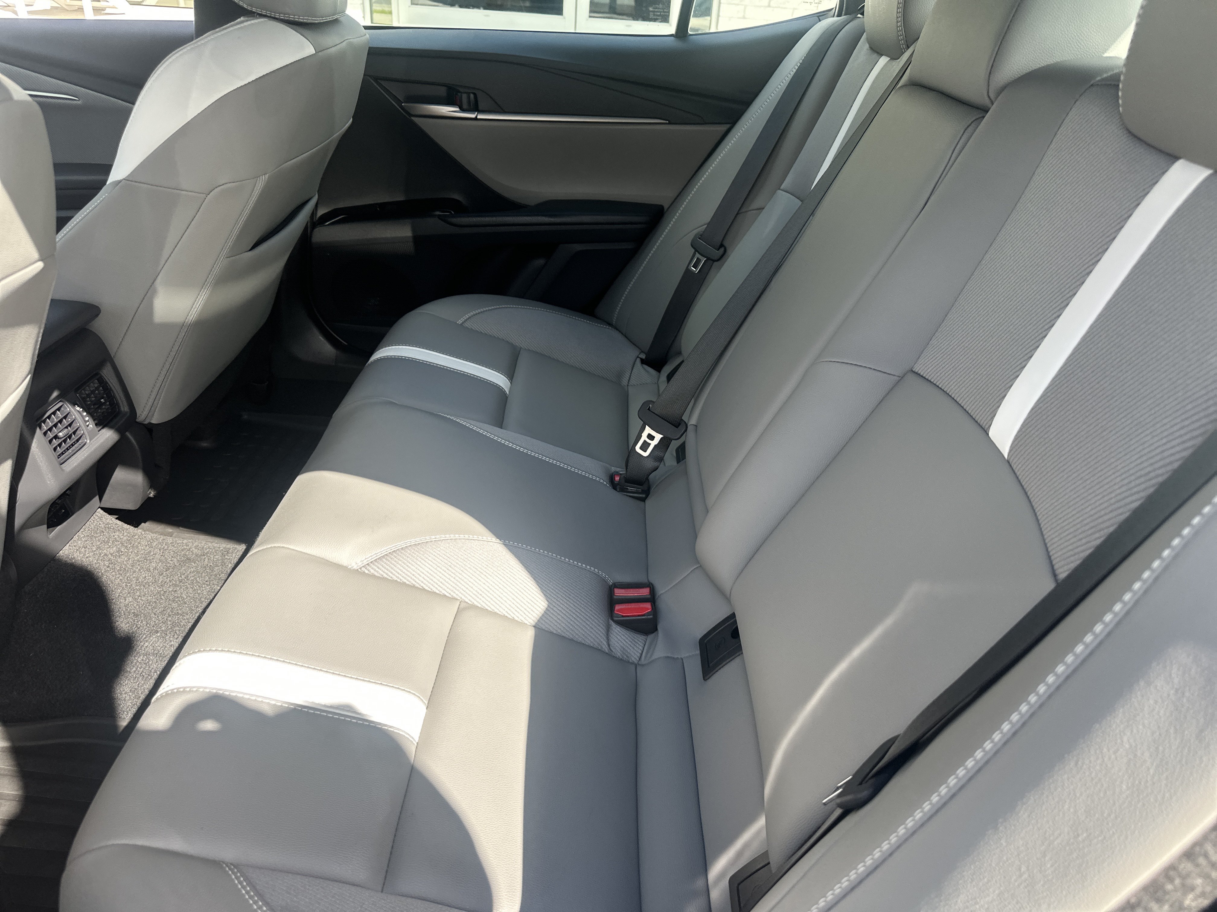 Used 2026 Toyota Camry SE w/ Convenience Package FWD image 12
