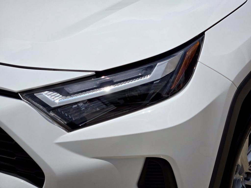 Used 2024 Toyota RAV4 XLE AWD/4WD image 5